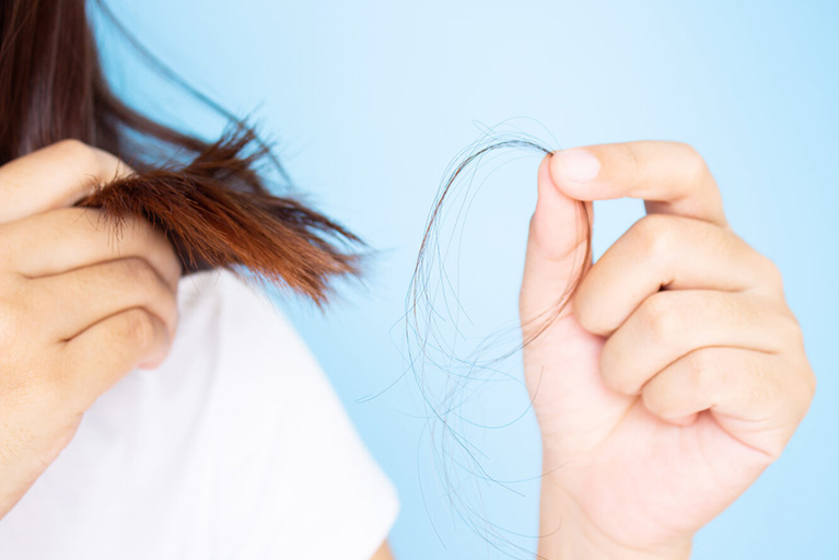 ¿Te preocupa la caída del cabello en otoño?